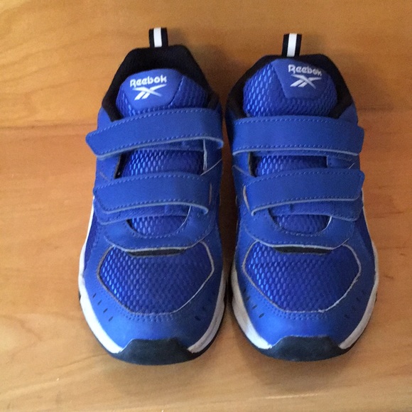 Reebok running shoes kids/youth size 2. - Picture 2 of 5
